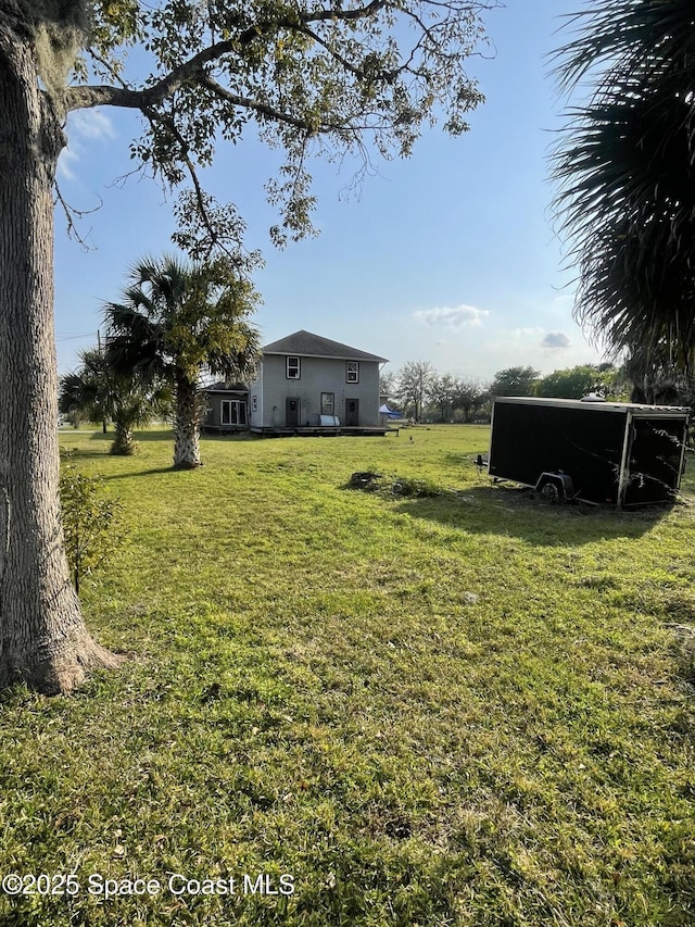 view of yard with a carport