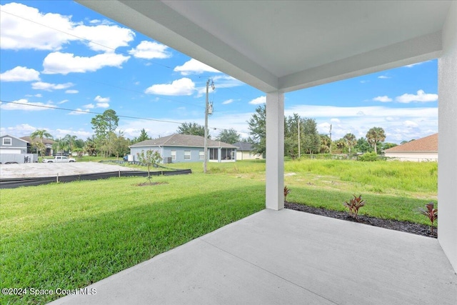 view of yard featuring a patio