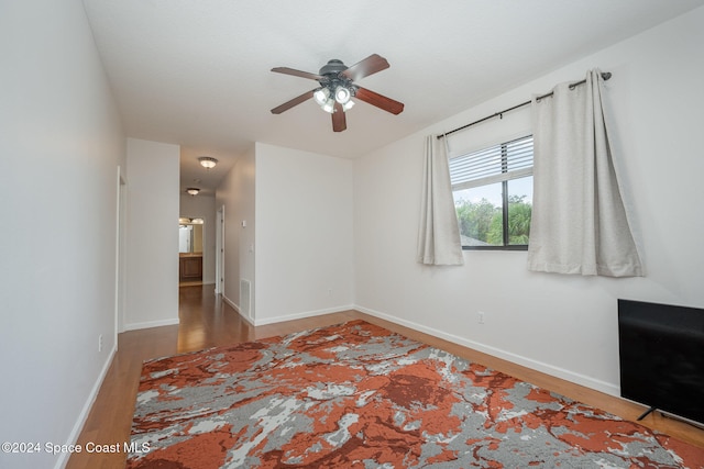 unfurnished room with wood-type flooring and ceiling fan