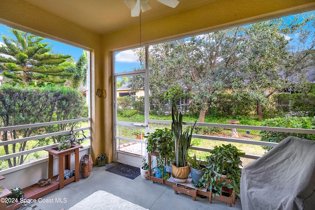 sunroom featuring ceiling fan