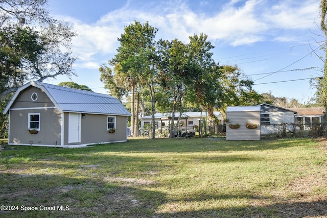 view of yard with an outdoor structure