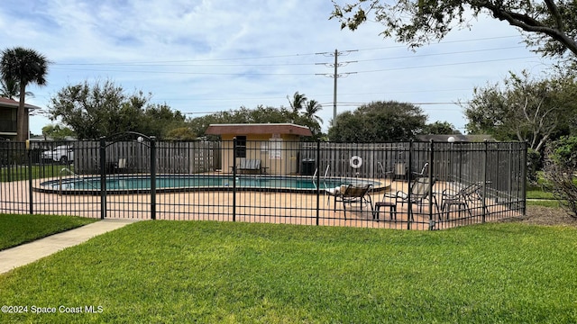 view of swimming pool featuring a lawn