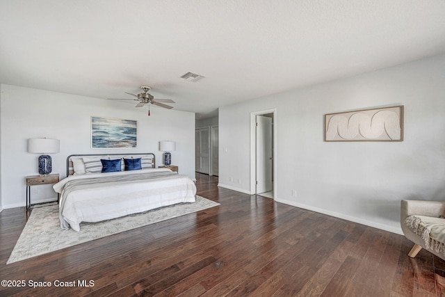 bedroom featuring visible vents, baseboards, dark wood-style floors, and a ceiling fan