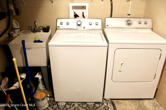 139 W Laila Dr W, Melbourne, FL 32904 - laundry area featuring washing machine and dryer