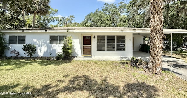 139 W Laila Dr W, Melbourne, FL 32904 - ranch-style home featuring a front lawn, an attached carport, stucco siding, and concrete driveway