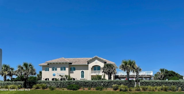 mediterranean / spanish-style house featuring a balcony