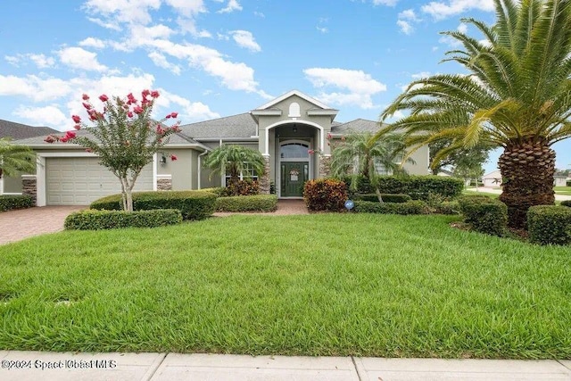 view of front of house featuring a front lawn and a garage