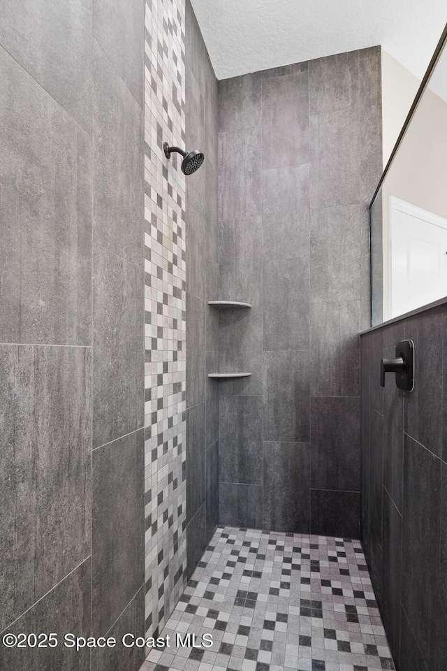 bathroom featuring a tile shower