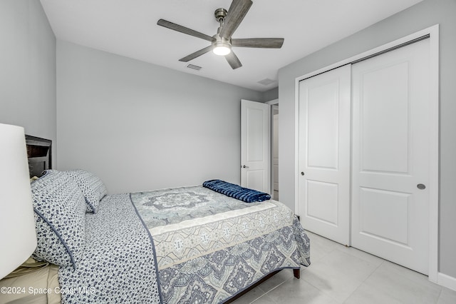 bedroom featuring ceiling fan and a closet