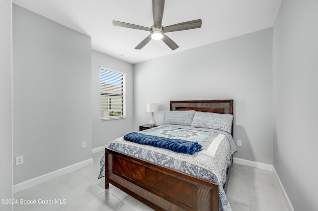 bedroom with ceiling fan