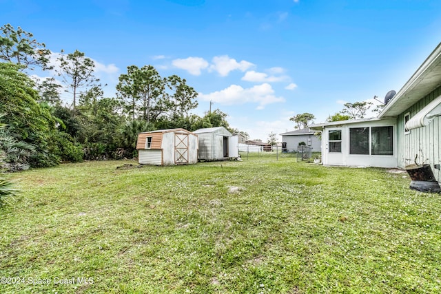 view of yard featuring a storage shed