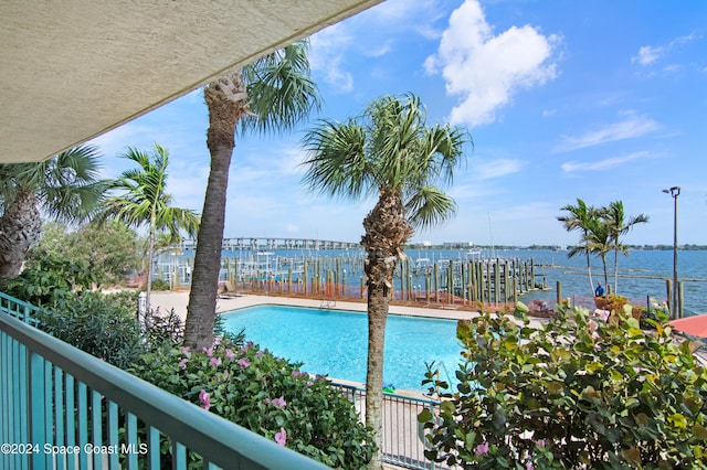 view of pool featuring a water view