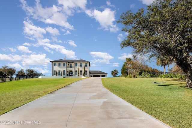 view of front of home featuring a front yard