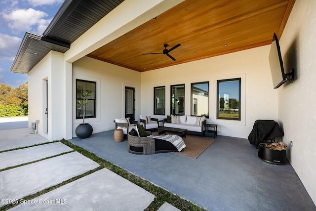 view of patio featuring ceiling fan and outdoor lounge area