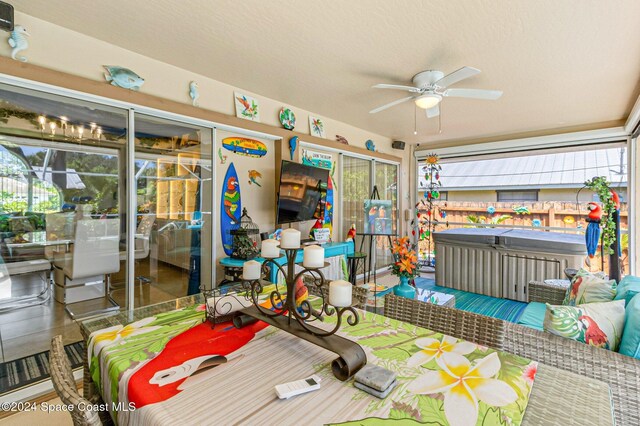 sunroom with ceiling fan