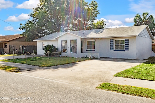 Listing photo 2 for 635 School St, Cocoa FL 32922