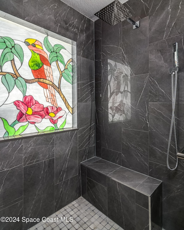 bathroom featuring a tile shower