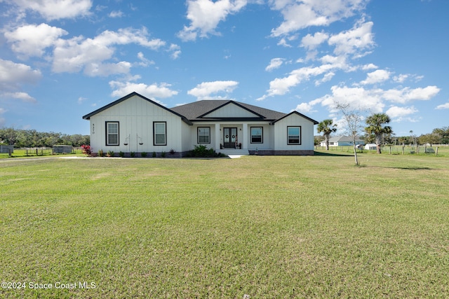 modern farmhouse style home featuring a front yard