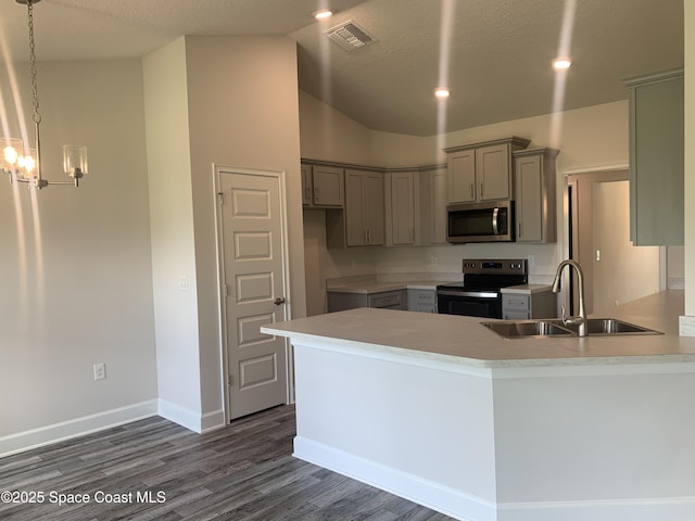 139 Whirl St SW, Palm Bay, FL 32908 - kitchen featuring stainless steel appliances, a sink, gray cabinets, a peninsula, and dark wood finished floors