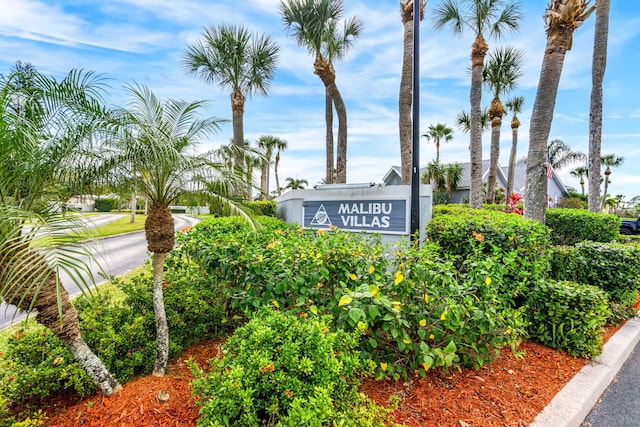 view of community / neighborhood sign