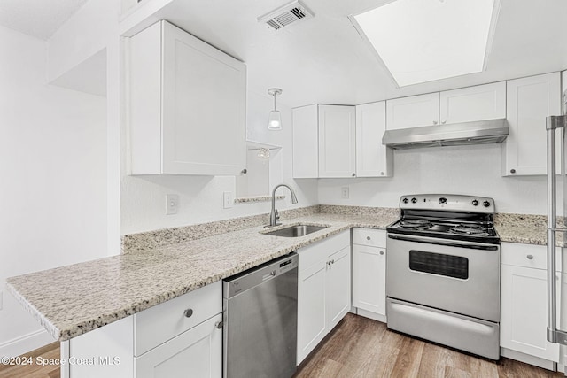 kitchen with kitchen peninsula, appliances with stainless steel finishes, white cabinetry, and sink