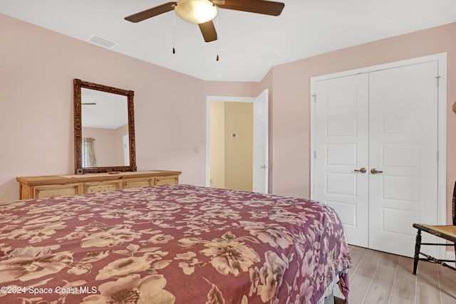 bedroom with ceiling fan, a closet, and light hardwood / wood-style flooring