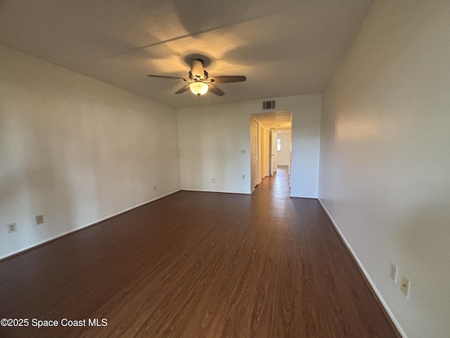 unfurnished room with dark wood-type flooring and ceiling fan