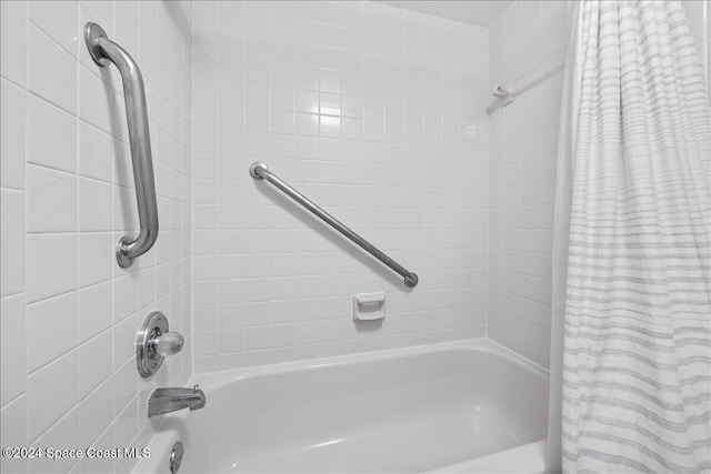 bathroom with shower / tub combo with curtain