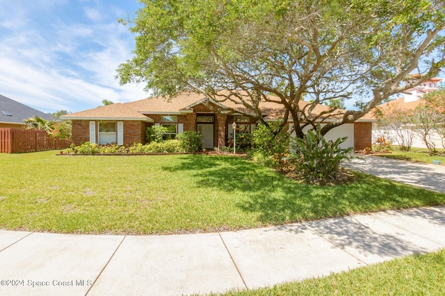 single story home with a front lawn