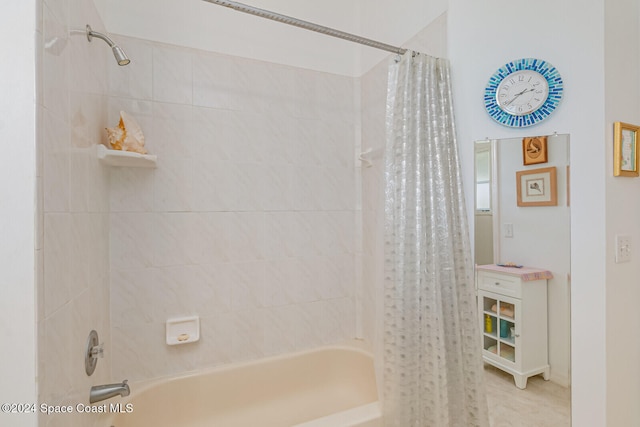 bathroom with shower / tub combo with curtain