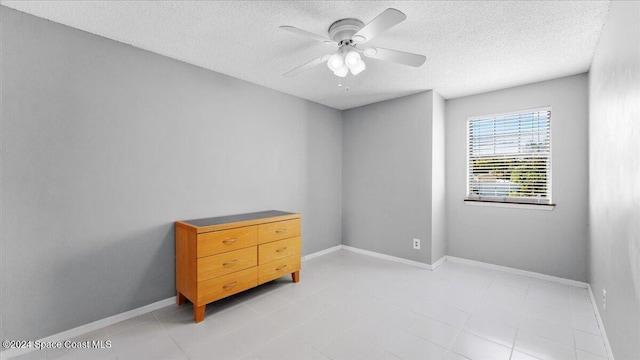 bedroom featuring ceiling fan and a textured ceiling