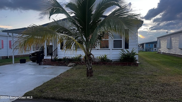 view of front of home featuring a yard