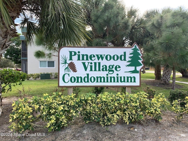 view of community / neighborhood sign