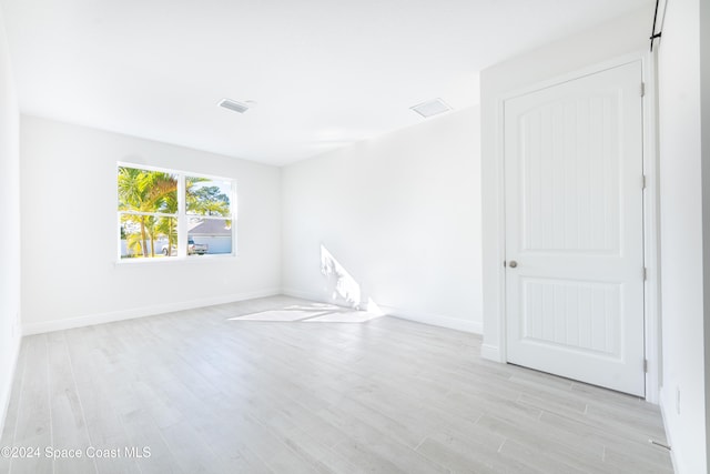 unfurnished room featuring light hardwood / wood-style flooring