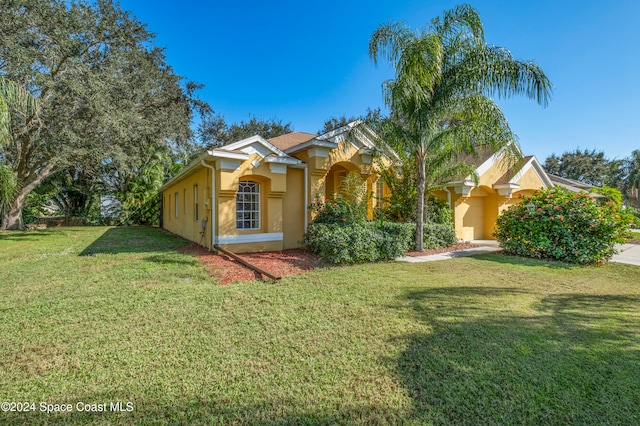 view of front of house featuring a front yard