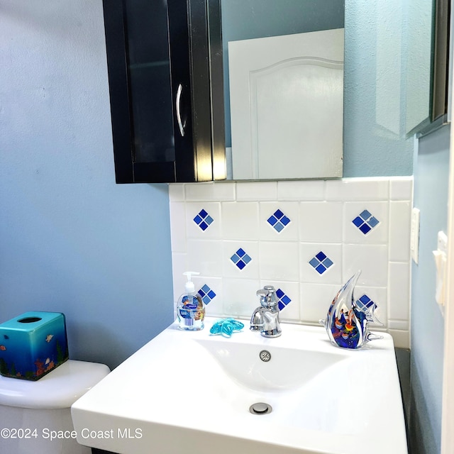 bathroom with backsplash and sink