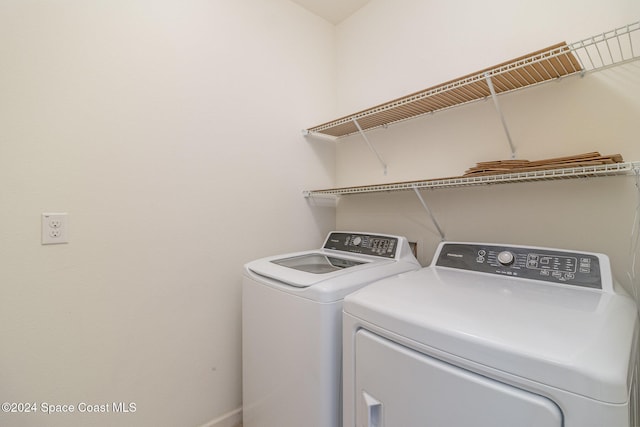 washroom featuring washing machine and dryer