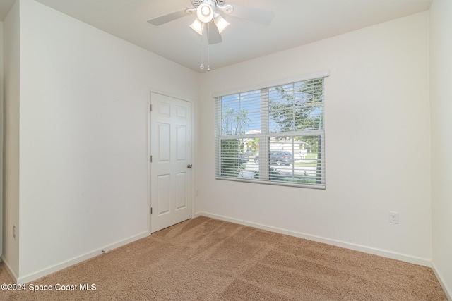 unfurnished room with light carpet and ceiling fan