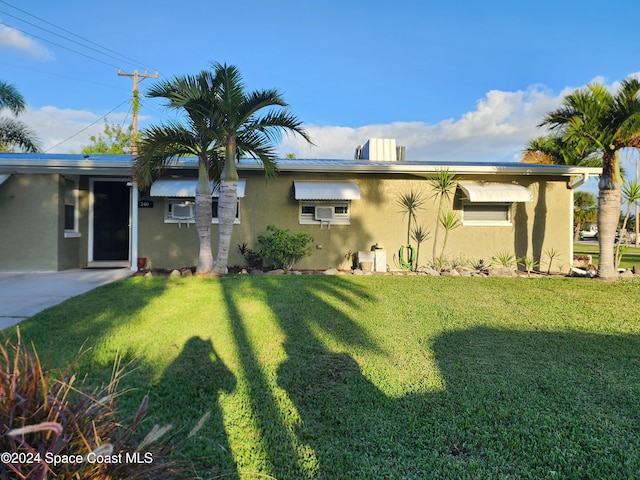 exterior space featuring a lawn