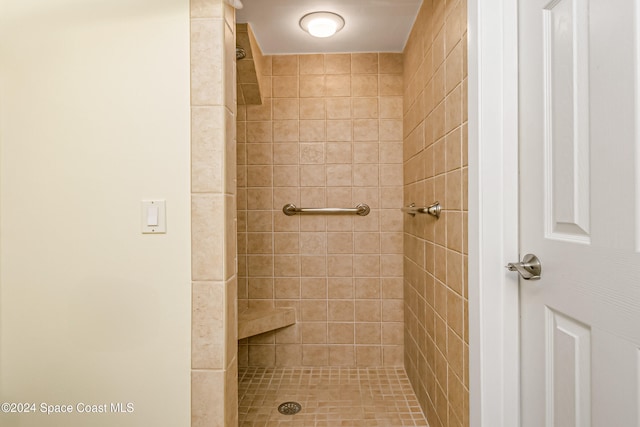 bathroom featuring tiled shower