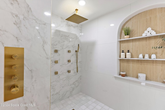 bathroom featuring a tile shower