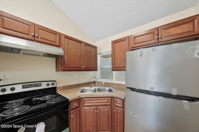 kitchen featuring stainless steel refrigerator, sink, black range with electric stovetop, and lofted ceiling