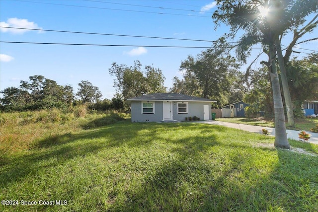 view of front of home with a front yard