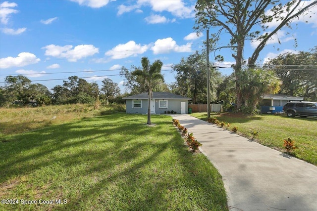 ranch-style house featuring a front lawn