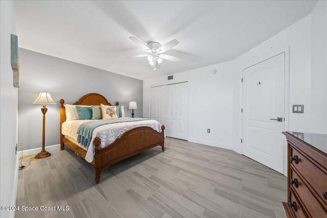 bedroom featuring ceiling fan and a closet