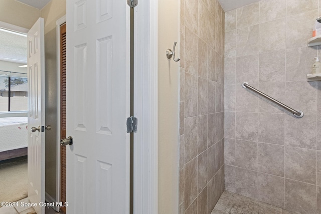 bathroom featuring tiled shower