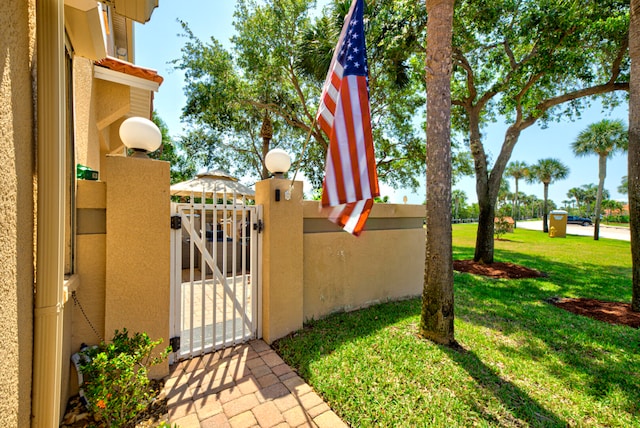 view of gate featuring a lawn