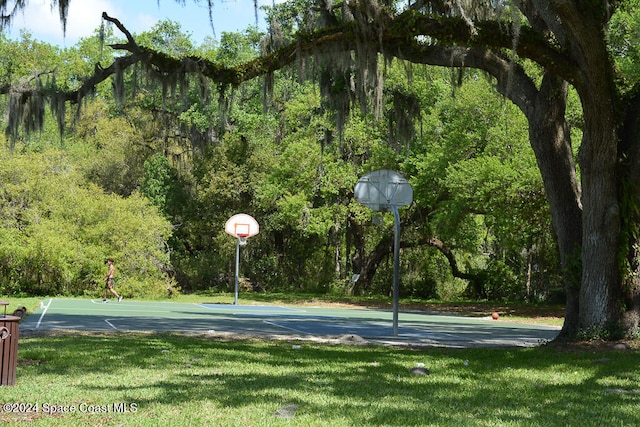 view of sport court with a yard