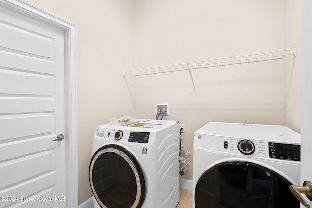 laundry area featuring tile patterned floors and washing machine and clothes dryer