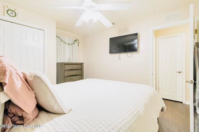 bedroom featuring ceiling fan, a closet, and hardwood / wood-style floors